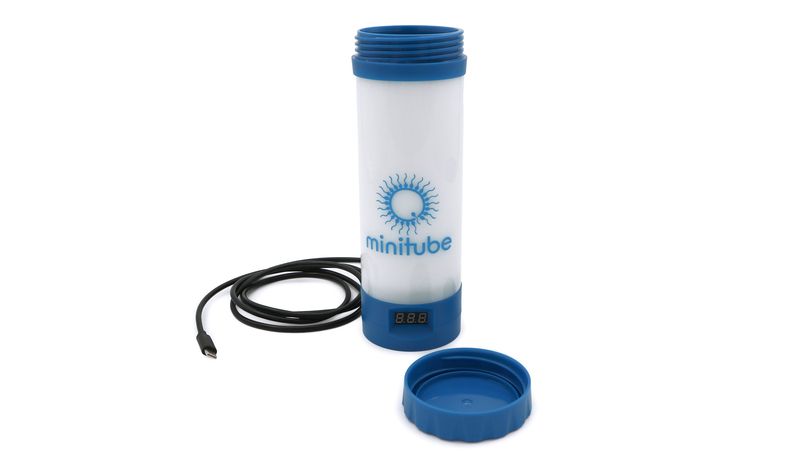 Portable incubator with adjustable temperature